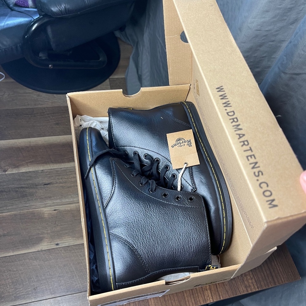 NWT Dr. Martens womens size 11 boots!
